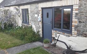 Stable Cottage, Cosy Devon Retreat For Couples Or Small Families With Indoor Heated Pool, Tennis Court, Direct Access To The Tarka Trail For Cycling
